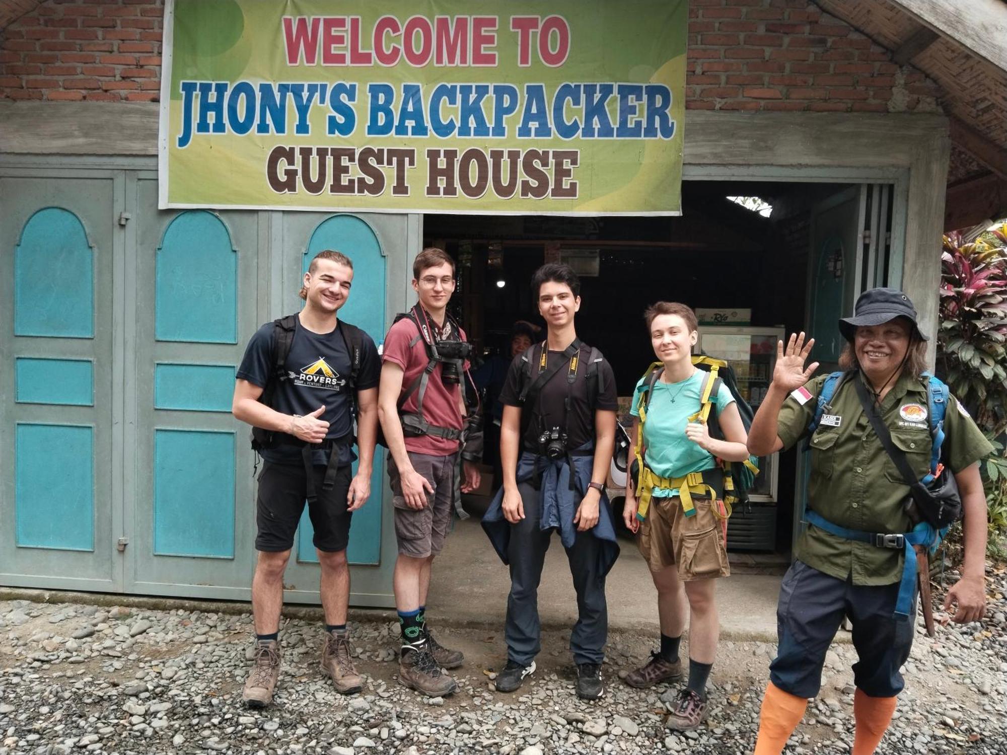 Jhony'S Backpacker-Guest House Only Stay Here Book Treking With Us Bukit Lawang Exterior foto