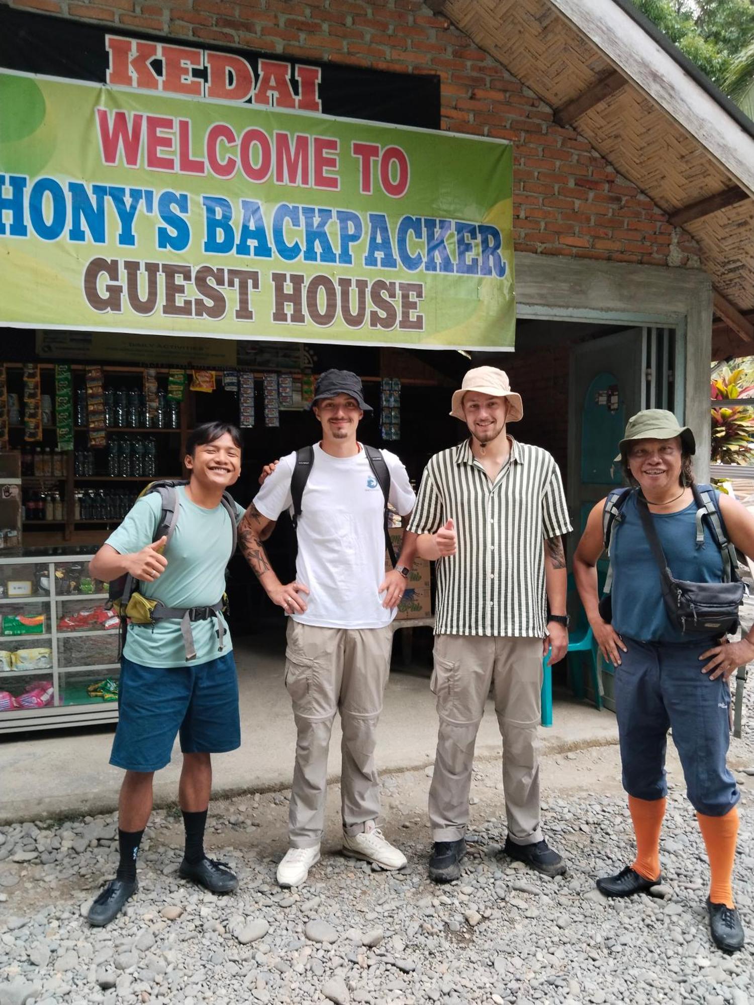 Jhony'S Backpacker-Guest House Only Stay Here Book Treking With Us Bukit Lawang Exterior foto